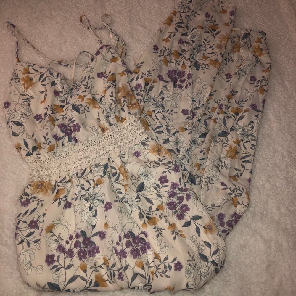 Beautiful jumpsuit with floral print